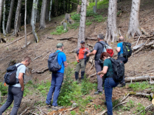 ARGE Schutzwaldtagung SGFV 2024 Exkursion Schutzwald Valens Andreas Eggenberger Trockenstandort.jpg